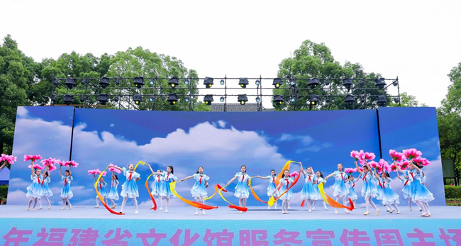 現場表演