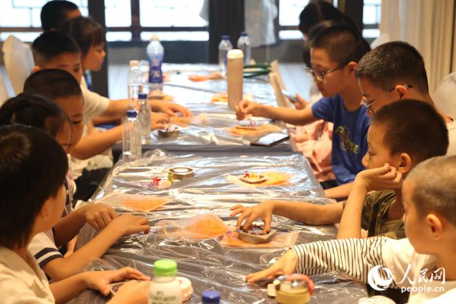 創意手工制作。人民網記者 陳博攝