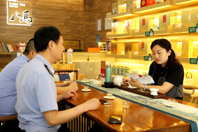 民警深入企业开展相关宣传。安溪县公安局供图