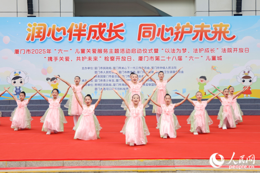 合唱《我们属于大自然》。人民网记者 陈博摄