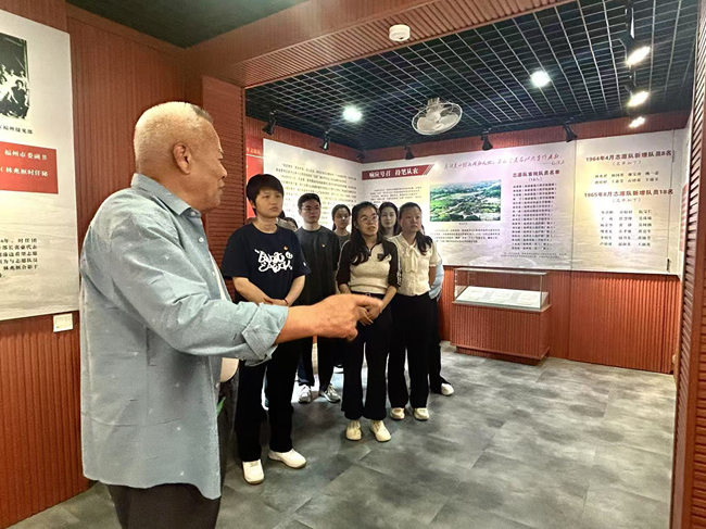 開展蒲邊志願精神“榜樣”黨課。連江縣委組織部供圖