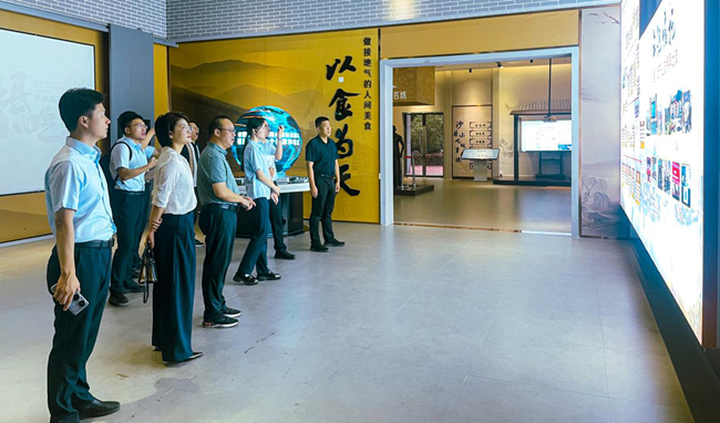厦门国际银行三明分行工作人员深入沙县小吃集团开展产业调研
