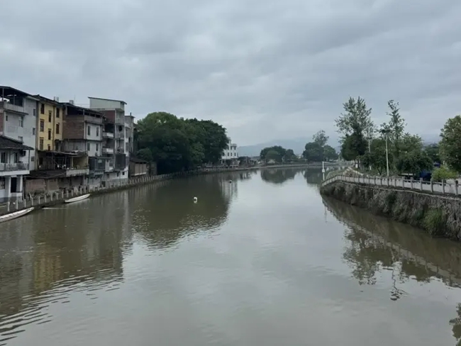 经过系统治理，玉源溪水生态环境明显好转。龚键荣摄