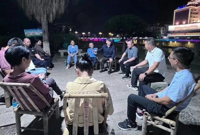“居民夜谈会”现场。龙岩市融媒体中心供图