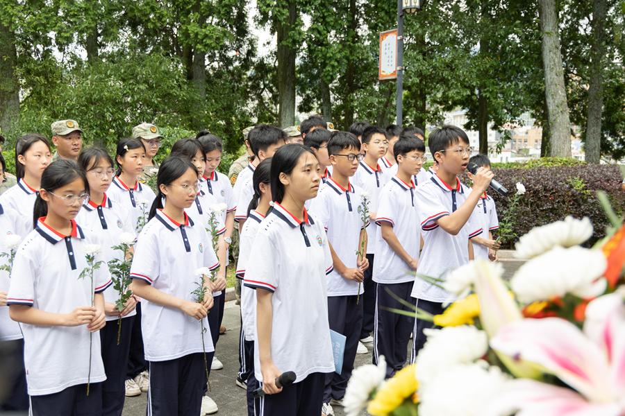 學校舉行陳祥榕烈士犧牲五周年緬懷祭奠活動。屏南縣委宣傳部供圖