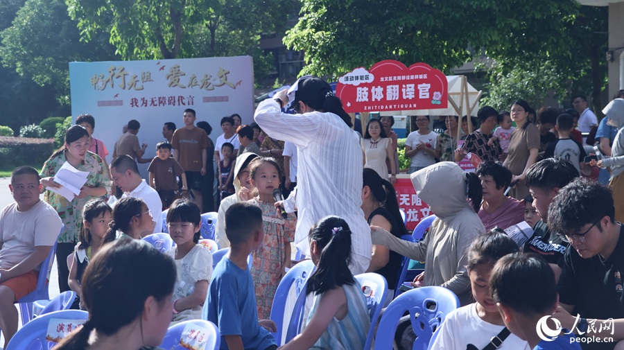 活動現場，居民群眾積極互動。人民網 李昌乾攝
