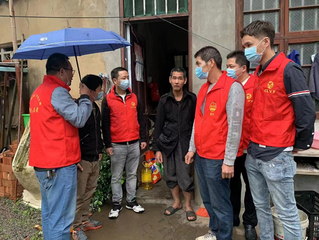 探访慰问受灾客户
