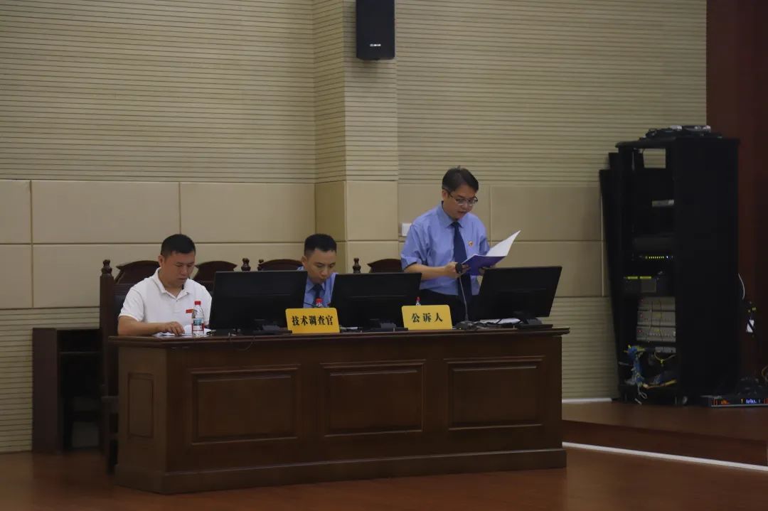 公诉人结合案情进行警示教育