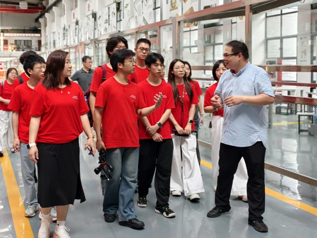 实践队师生调研杭州科技职业技术学院智能制造学院