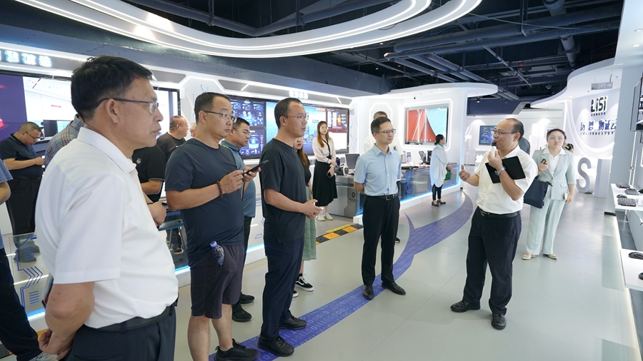 海丝中央法务区法务科技展馆吸引众多参访者前来参观。海丝中央法务区思明示范区供图