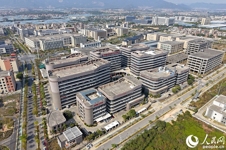 同翔高新城同安片区加快以产兴城、产城融合。人民网记者 陈博摄