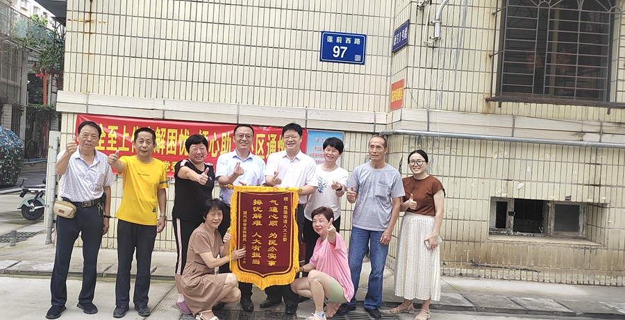 推動蓮西社區煤氣“瓶改管”工作順利進展獲居民稱贊。嘉蓮街道供圖
