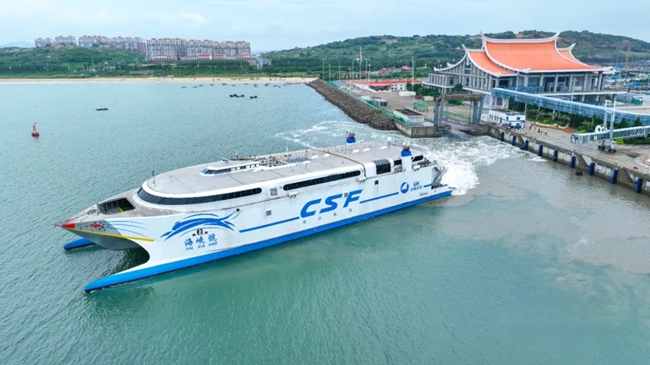 滿載貨物的“海峽號”駛離平潭澳前客運滾裝碼頭
