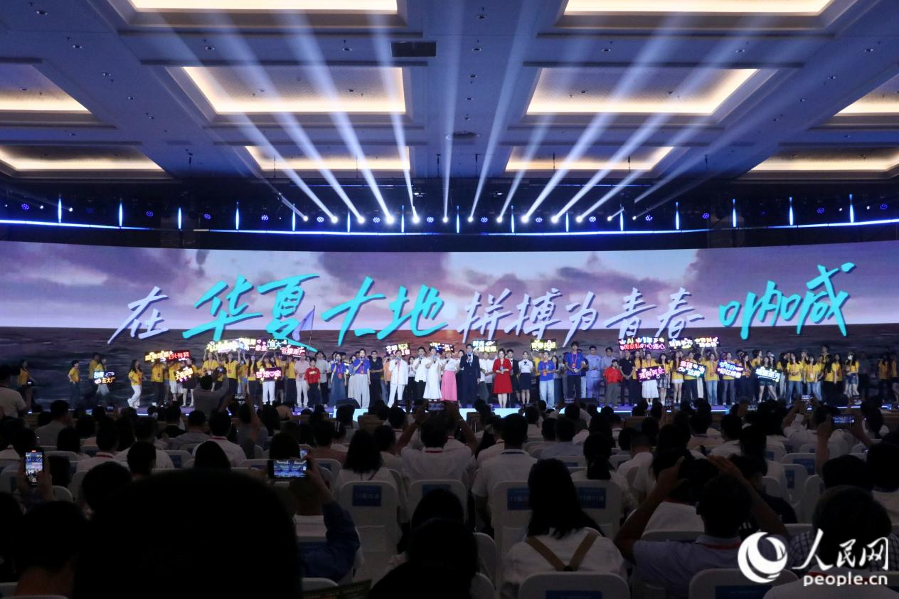 兩岸青年合唱主題曲《青春海峽》。實習生 薛之睿攝