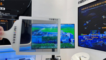 液晶屏幕有个光学“膜”法师五年来，我国显示产业取得突破性进展，液晶面板产能占比超过全球70%，市场需求量大、市场份额大。