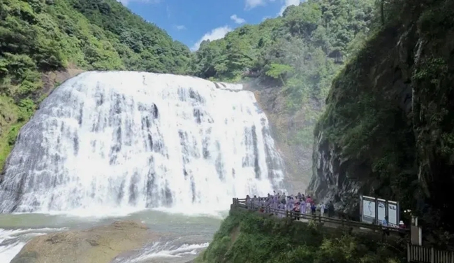 走進九龍漈瀑布群，感受“24℃康養空間”的魅力