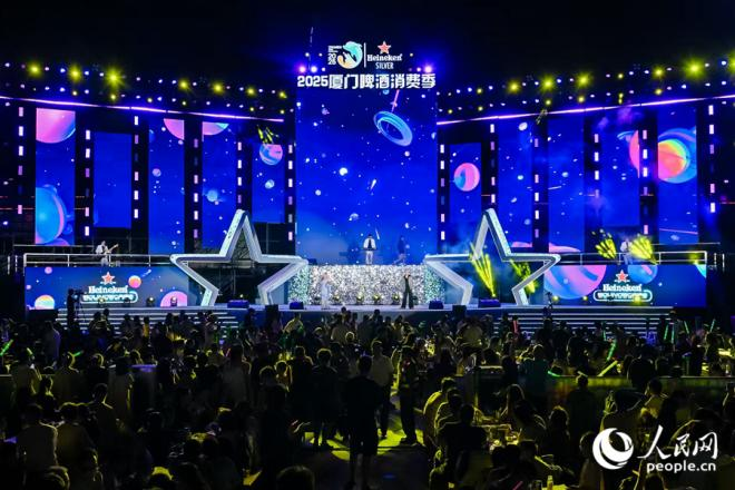 乐队表演环节。人民网记者 陈博摄