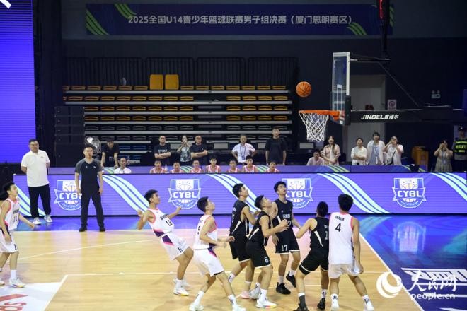 2025全国U14青少年篮球联赛男子组决赛现场。人民网记者 陈博摄