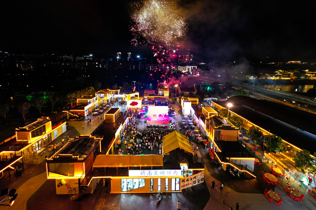 长汀县梅林夜市开市现场。中建海峡供图