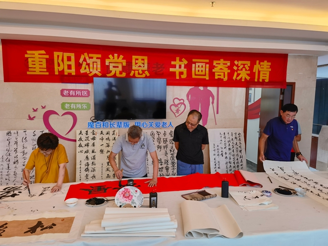 “重阳颂党恩 书画寄深情”活动现场。黄文通摄
