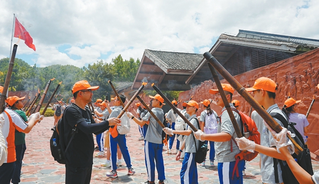 点火，情景模拟长征出发壮行仪式