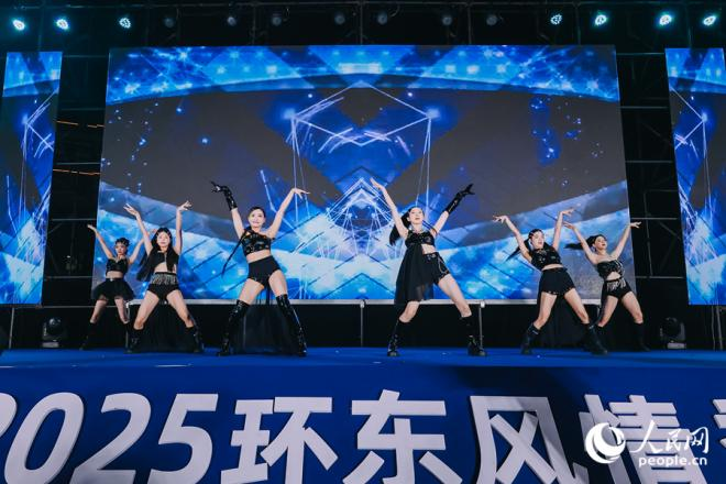 歌舞表演。人民网记者 陈博摄