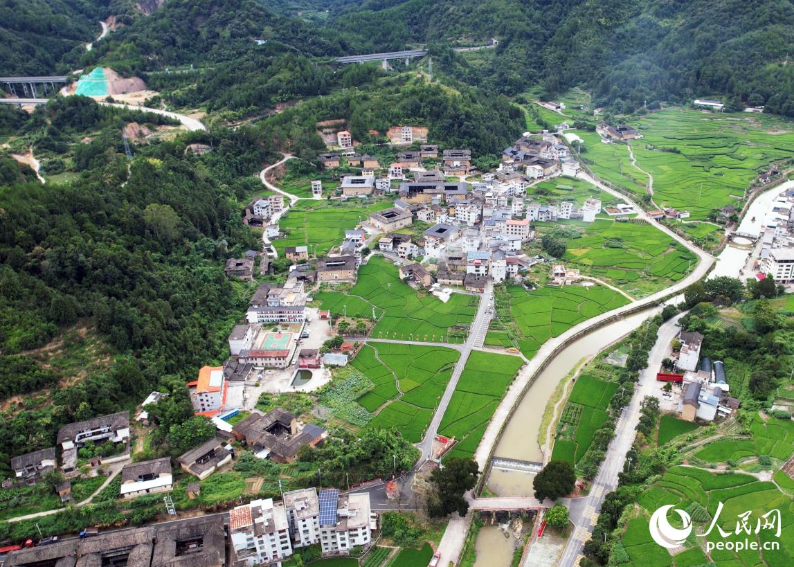 岐嶺鎮下山村。人民網記者 蘭志飛攝