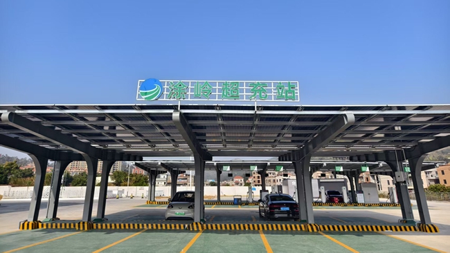 光充一体站提升充电效率。福建高速能源公司供图