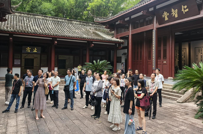 學員們參觀朱熹園武夷精舍