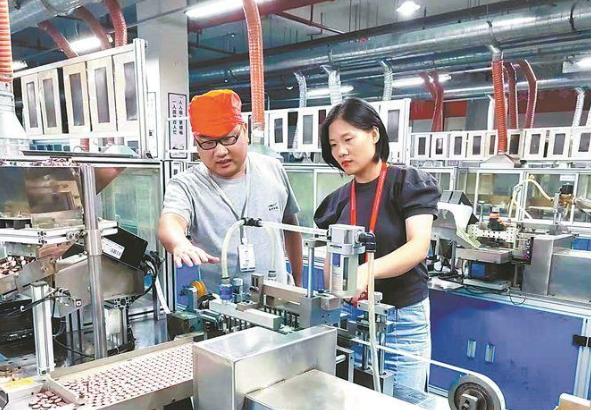 厦门市担保工作人员走访调研高新技术企业赛尔特。厦门市担保供图