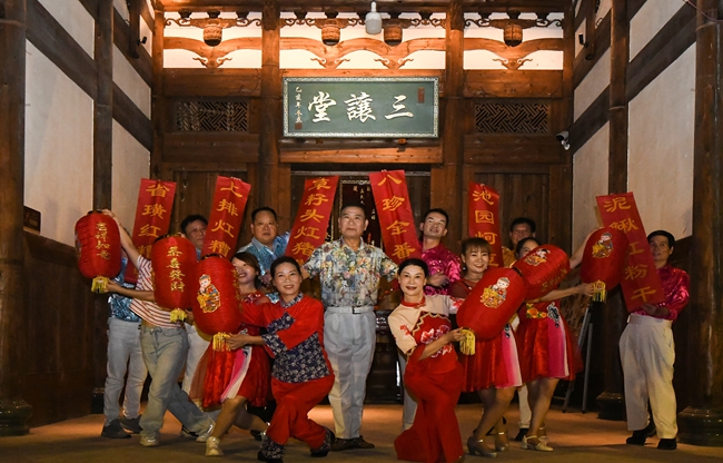 現場表演