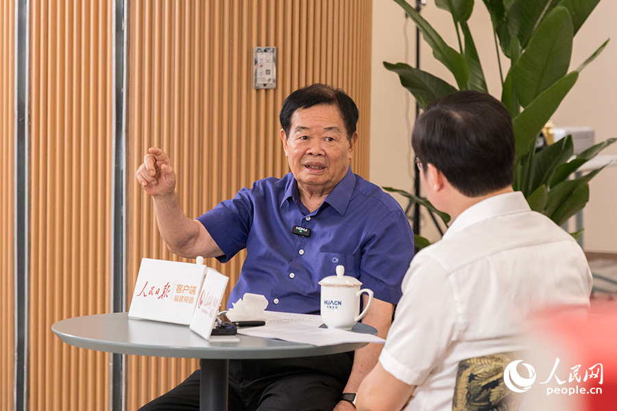 提起福耀汽車玻璃，曹德旺引以為傲。人民網記者 焦艷攝