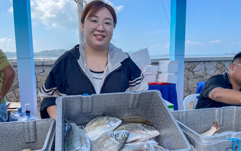 探訪福建福清“海味”農民豐收節：海岸邊上賣漁獲