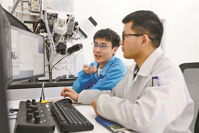 火炬高新区企业天马微电子通过产学研协同攻关，系统推进技术研发与产业化落地。图为厦门天马显示科技FA实验室（资料图）。
