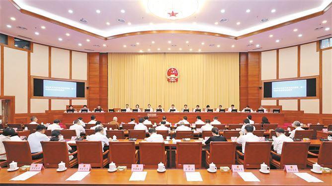 2024年10月24日，市十六届人大常委会第二十四次会议传达习近平总书记在福建、厦门考察时的重要讲话精神。肖攀摄