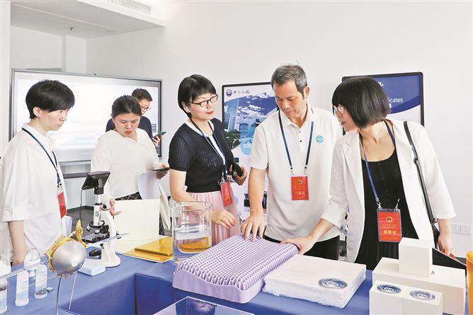 8月7日，市人大常委会执法检查组对《中华人民共和国促进科技成果转化法》实施情况开展视察。林雯澜摄