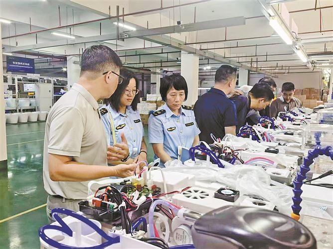 厦门市市场监管局组建技术团队深入企业，形成解决方案并推动实施，帮助企业解决生产流程、产品设计等问题。