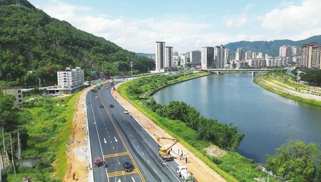 东迎宾大道河滨路段提前3天实现通车