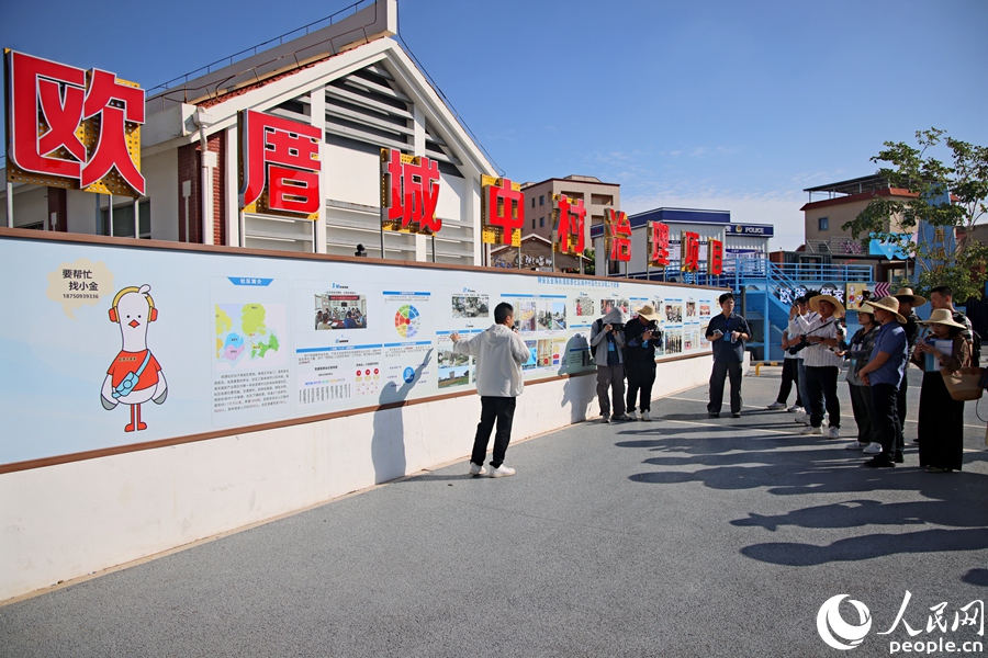 介绍欧厝社区城中村治理举措和成效等。人民网记者 陈博摄