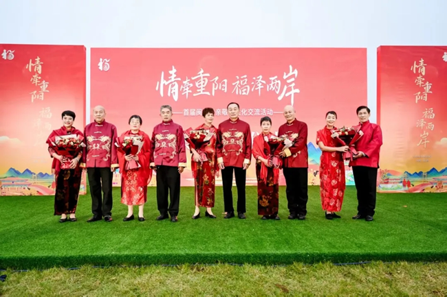 金婚银婚夫妇重温誓词