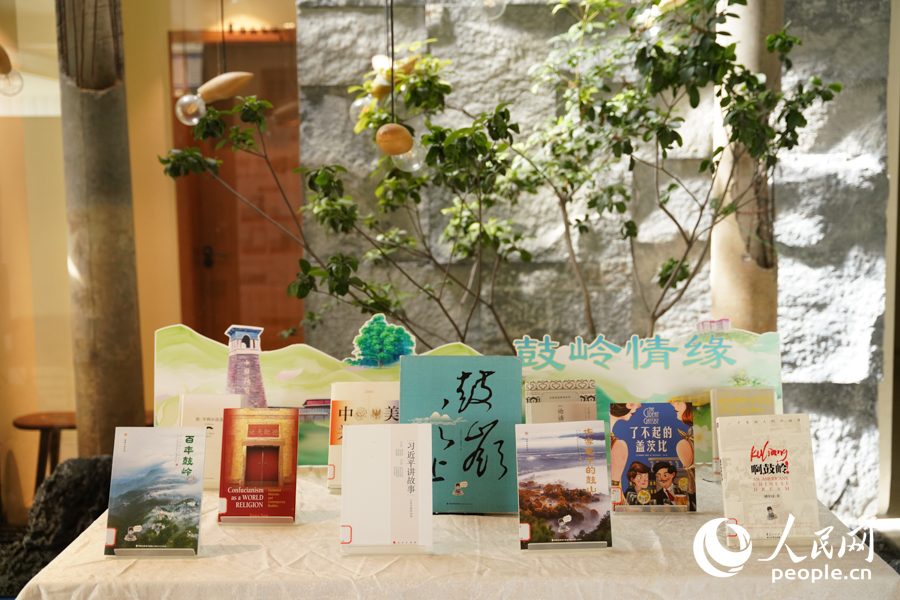 “鼓岭情缘”主题书展。人民网 陈遴摄