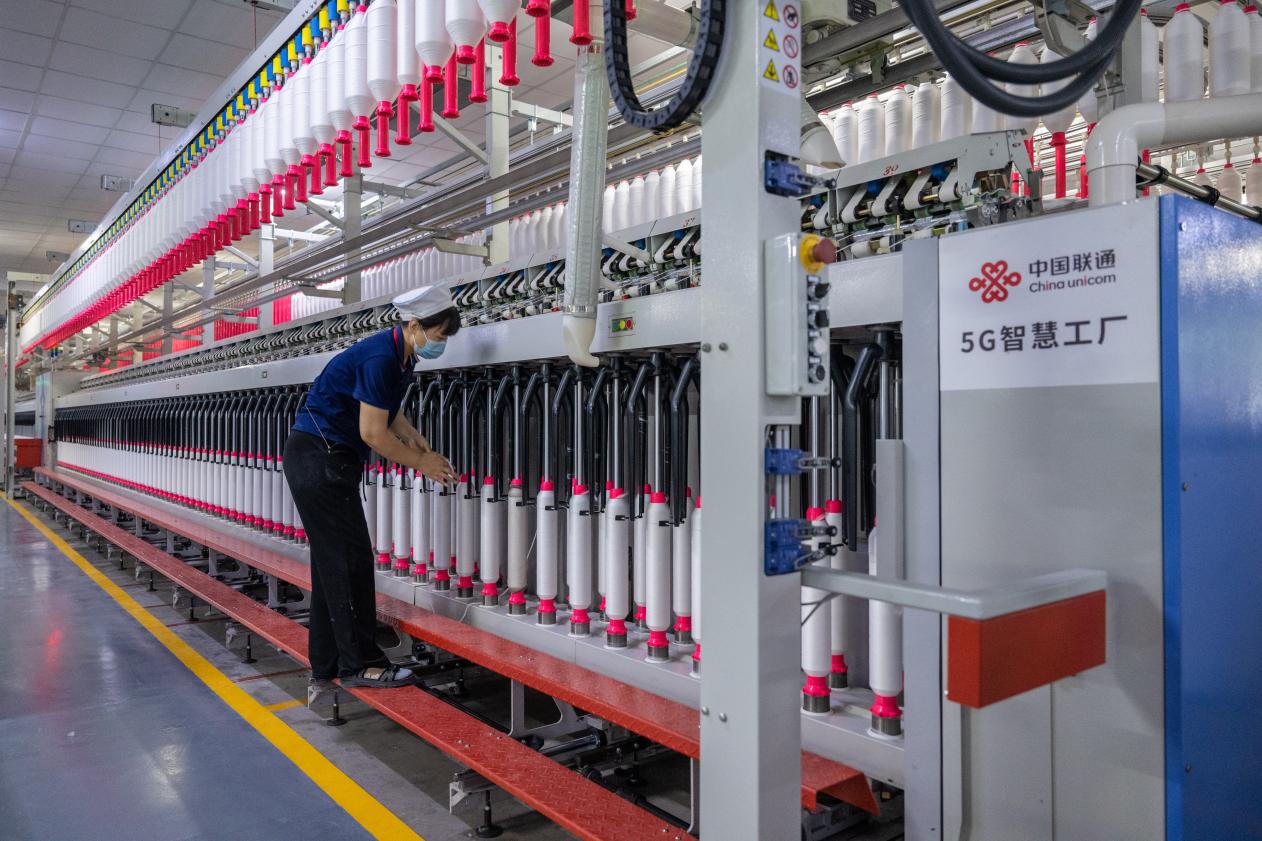 基於聯通5G網絡技術和“天梭”紡織雲應用,金源紡織5G智慧工廠實現核心業務場景全面鏈接、高效協同。