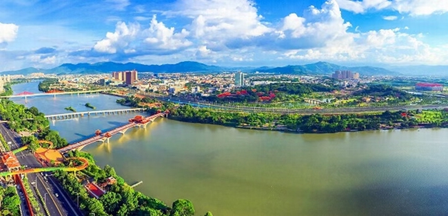 九龍江西溪福建省漳州市區段。高茂山攝