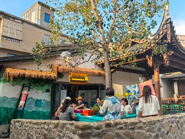 市民游客体验非遗手作