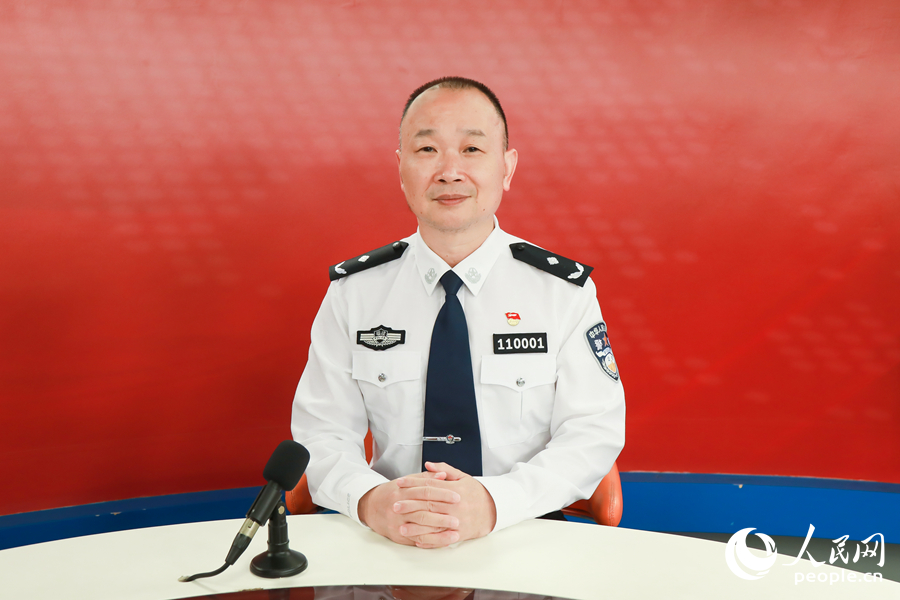 福州市公安局鼓樓分局局長林能響接受人民網專訪。人民網記者 蘭志飛攝