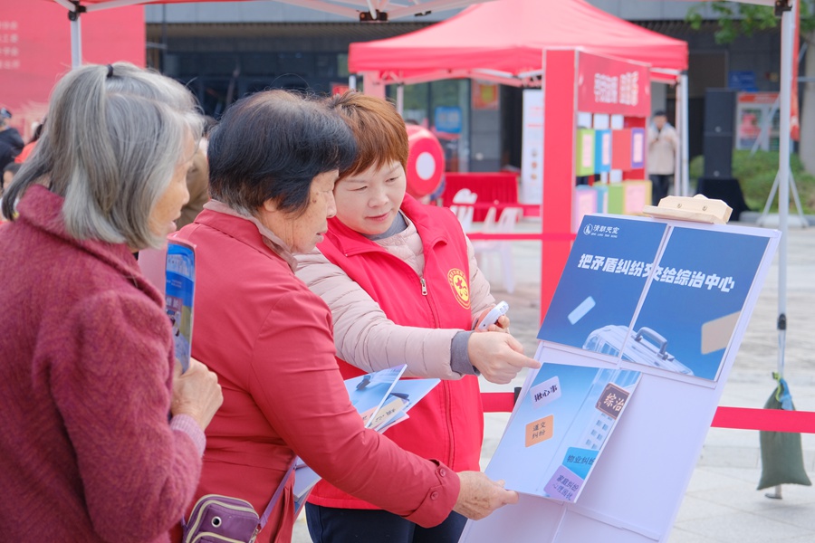 群眾踴躍參與游戲互動。