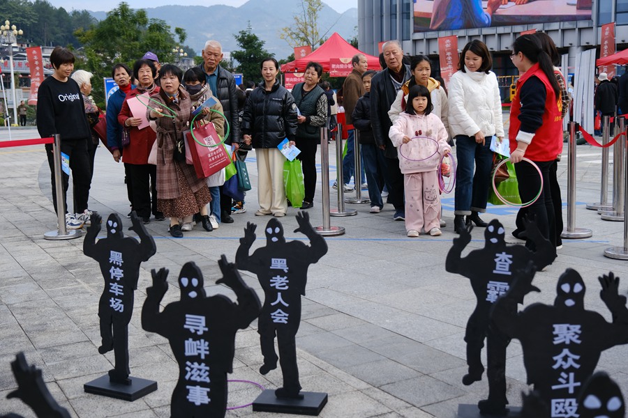 群眾踴躍參與游戲互動。