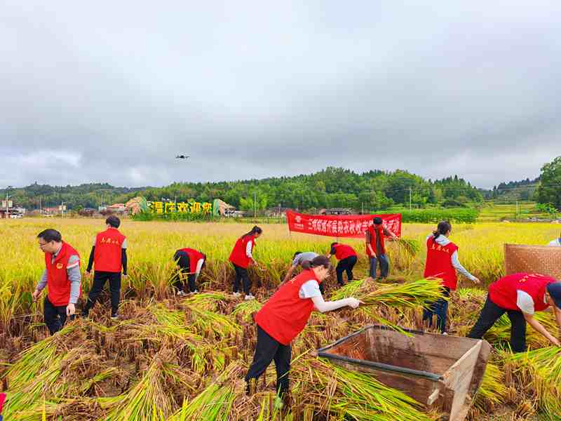 三明联通在明溪温庄村开展助农志愿服务活动