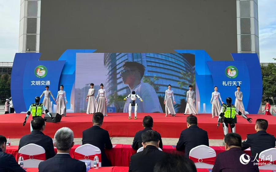 開場舞《文明交通歌》。人民網記者 張萌攝