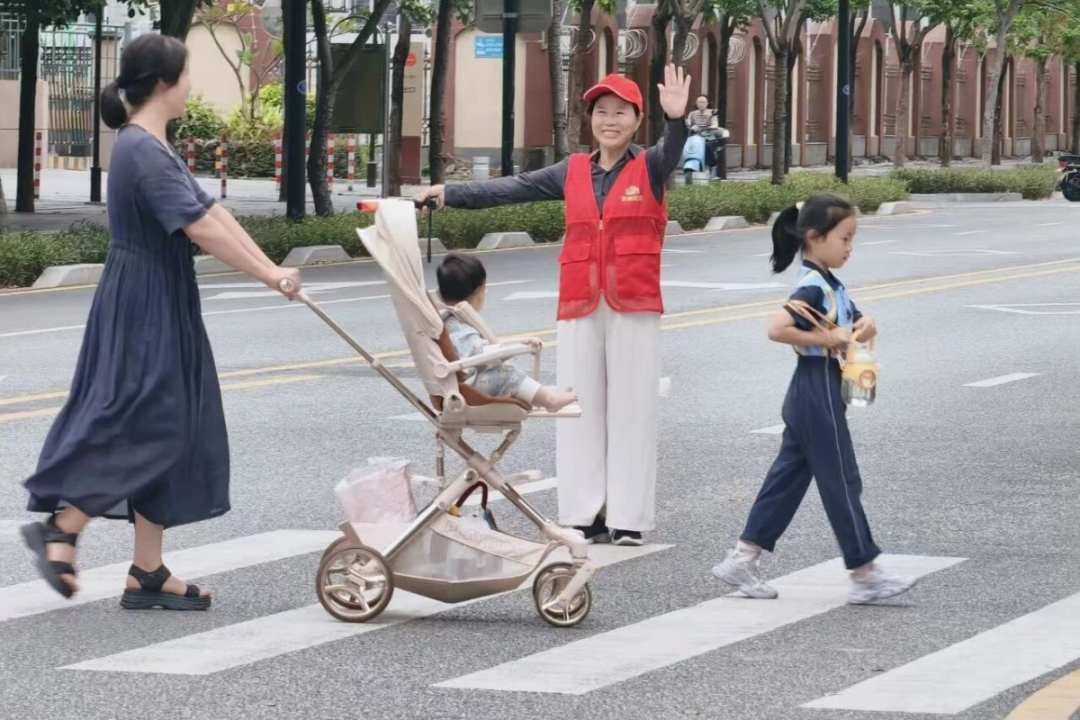 東孚街道的商戶們也積極參與到平安建設中來